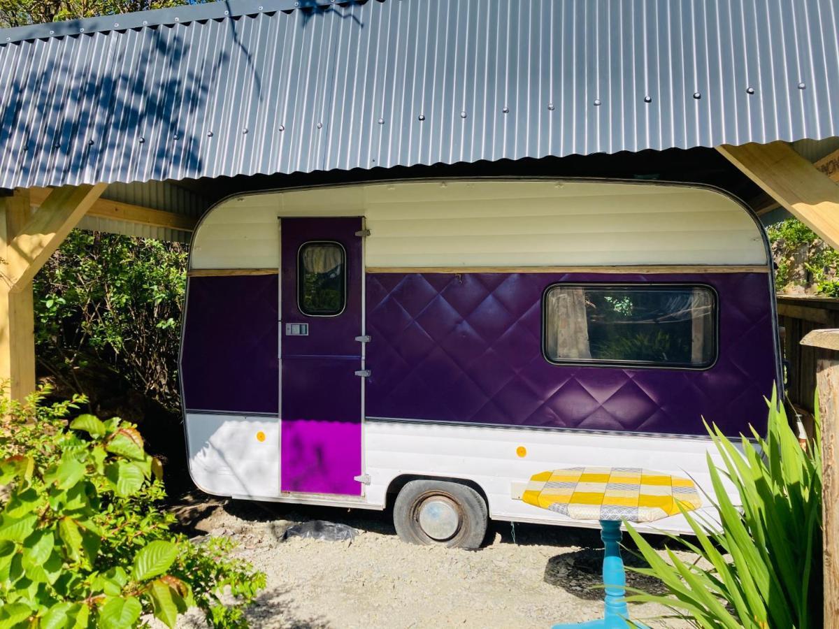Retro Caravans At Valentia Island Escape Hotel Chapeltown Ngoại thất bức ảnh