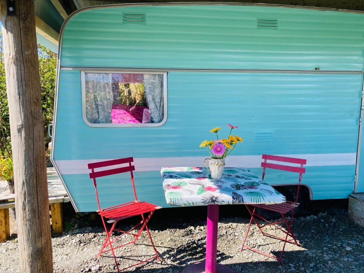 Retro Caravans At Valentia Island Escape Hotel Chapeltown Ngoại thất bức ảnh