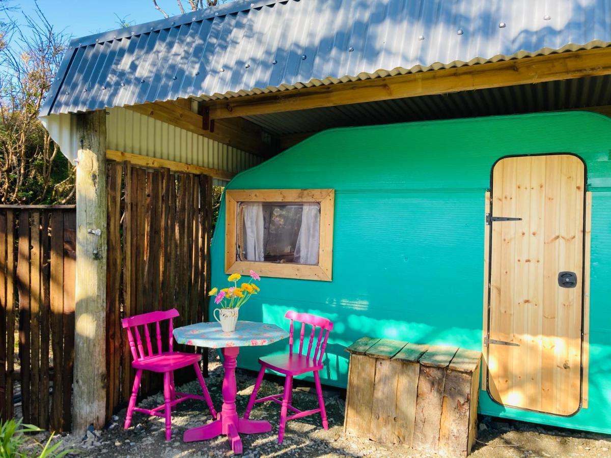 Retro Caravans At Valentia Island Escape Hotel Chapeltown Ngoại thất bức ảnh