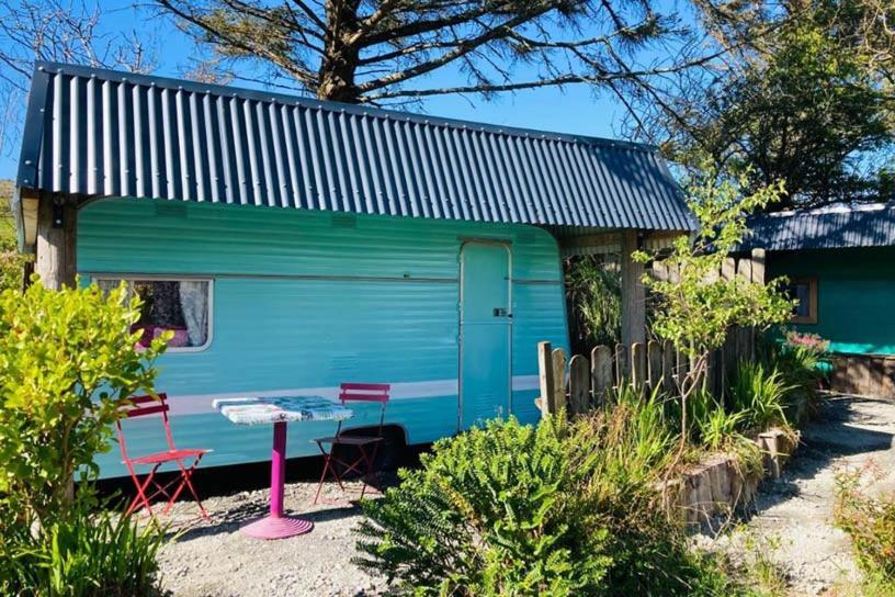 Retro Caravans At Valentia Island Escape Hotel Chapeltown Ngoại thất bức ảnh