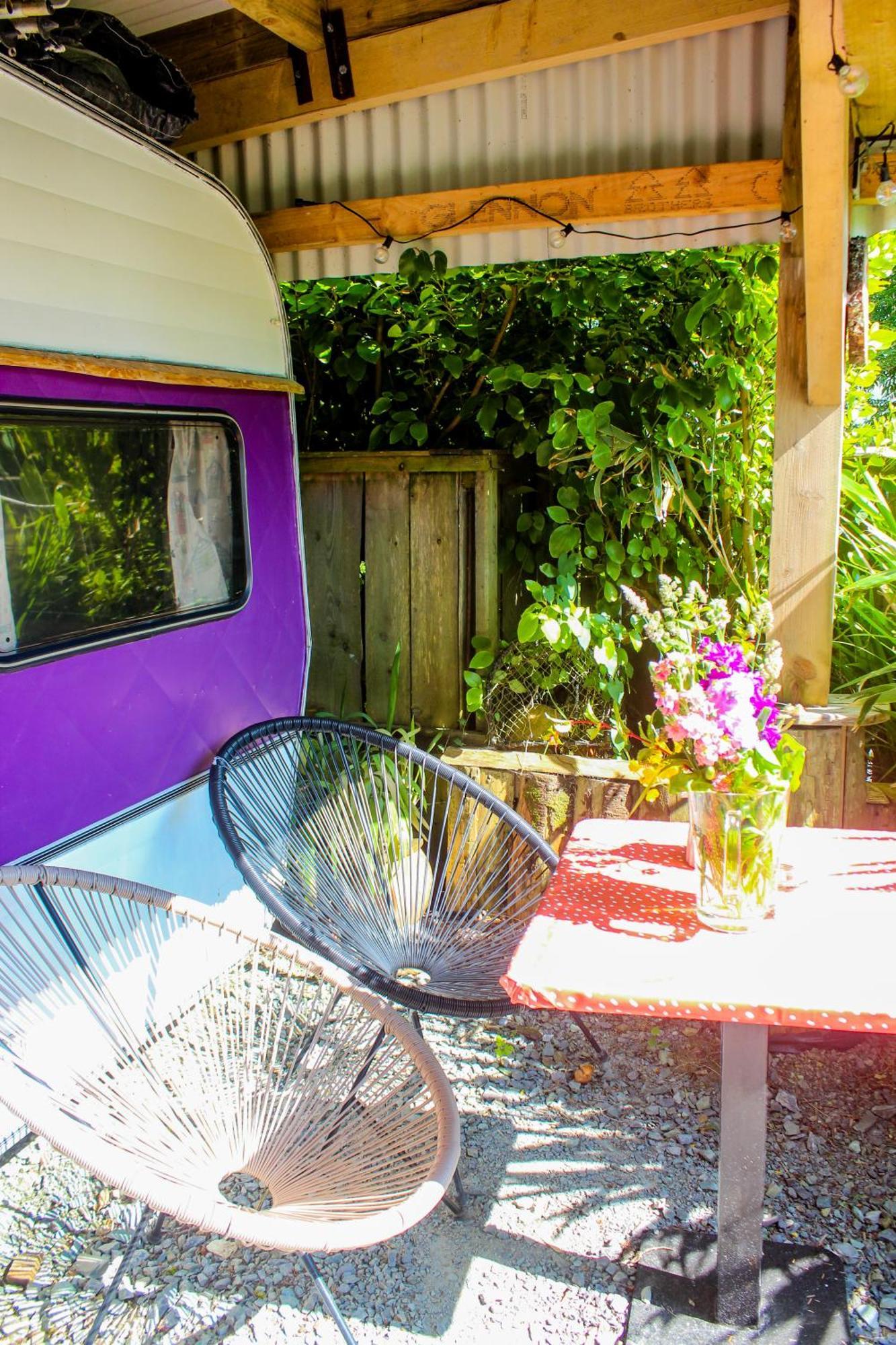Retro Caravans At Valentia Island Escape Hotel Chapeltown Ngoại thất bức ảnh