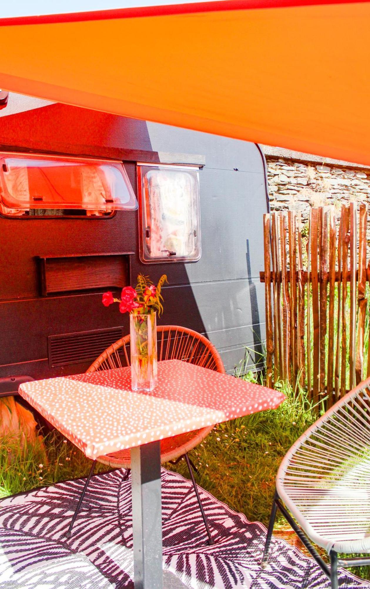 Retro Caravans At Valentia Island Escape Hotel Chapeltown Ngoại thất bức ảnh