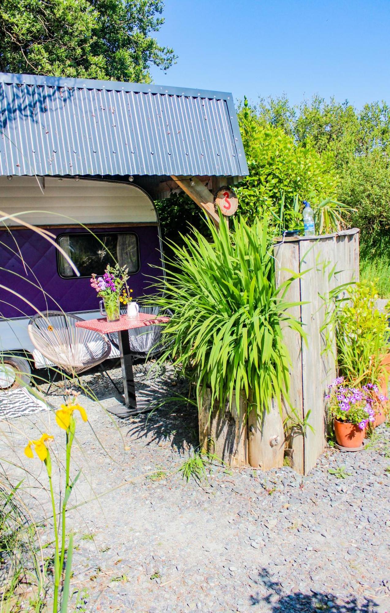 Retro Caravans At Valentia Island Escape Hotel Chapeltown Ngoại thất bức ảnh