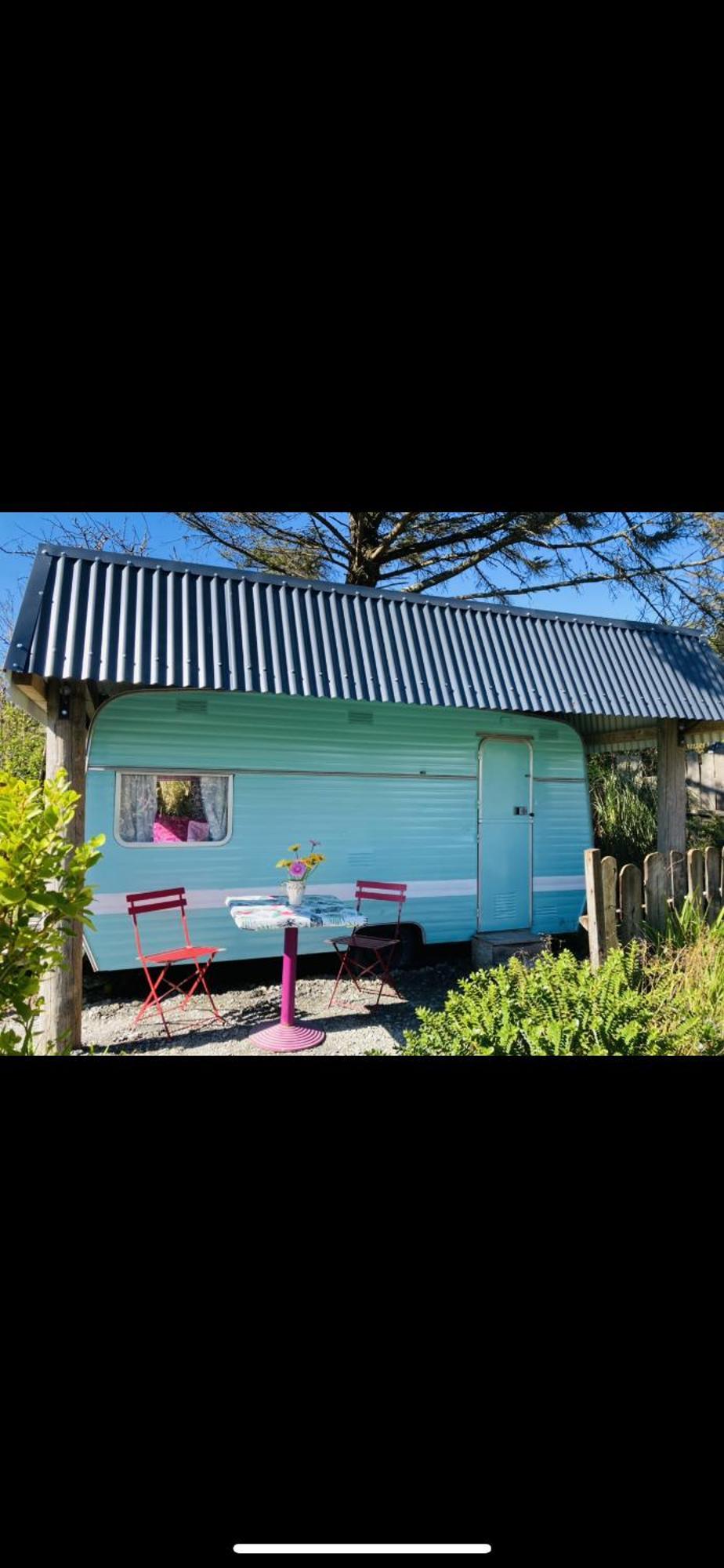 Retro Caravans At Valentia Island Escape Hotel Chapeltown Ngoại thất bức ảnh